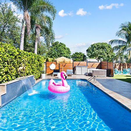 Palms Retreat! Giant Heated Pool-Hottub-Firepit-5Min2Beach-Pets-Ev Chgr فورت لودرديل المظهر الخارجي الصورة