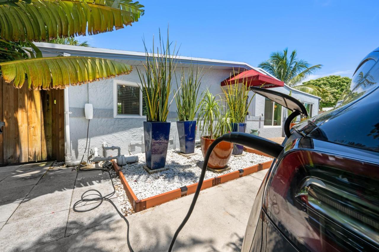 Palms Retreat! Giant Heated Pool-Hottub-Firepit-5Min2Beach-Pets-Ev Chgr فورت لودرديل المظهر الخارجي الصورة