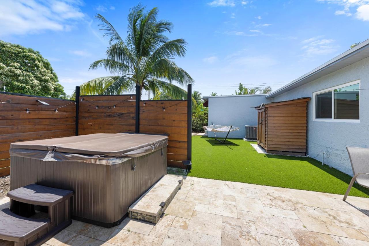 Palms Retreat! Giant Heated Pool-Hottub-Firepit-5Min2Beach-Pets-Ev Chgr فورت لودرديل المظهر الخارجي الصورة