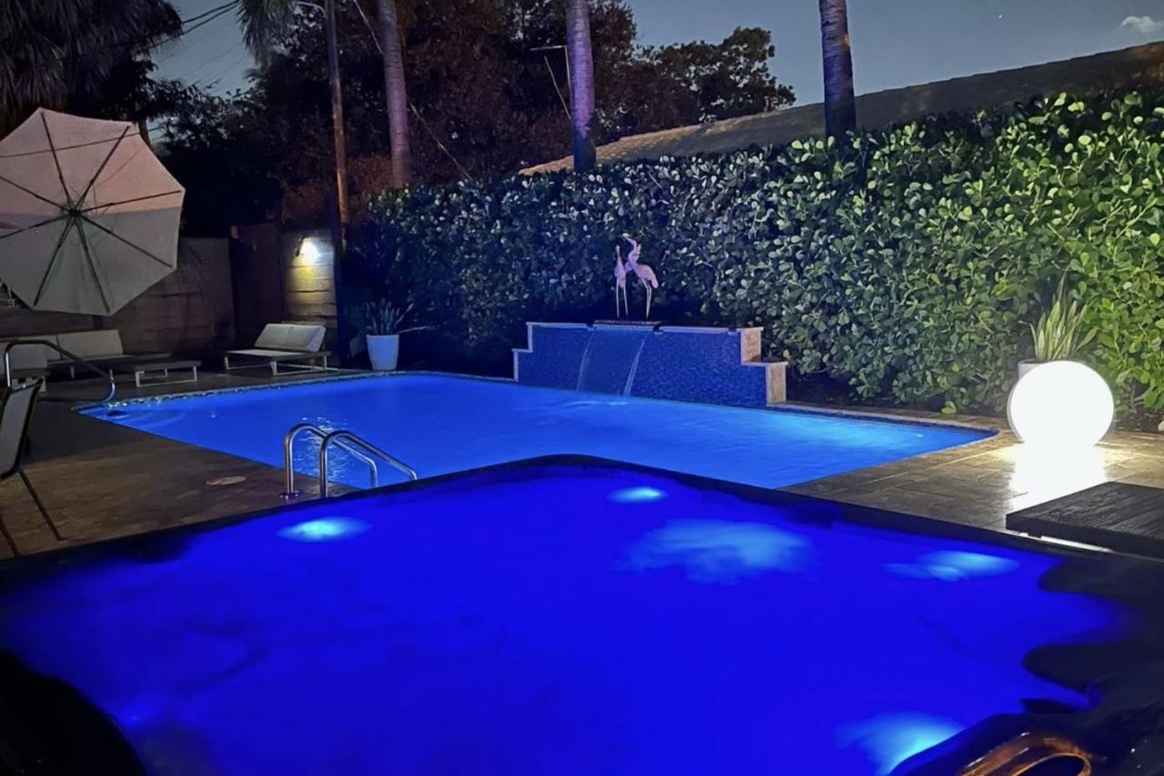Palms Retreat! Giant Heated Pool-Hottub-Firepit-5Min2Beach-Pets-Ev Chgr فورت لودرديل المظهر الخارجي الصورة