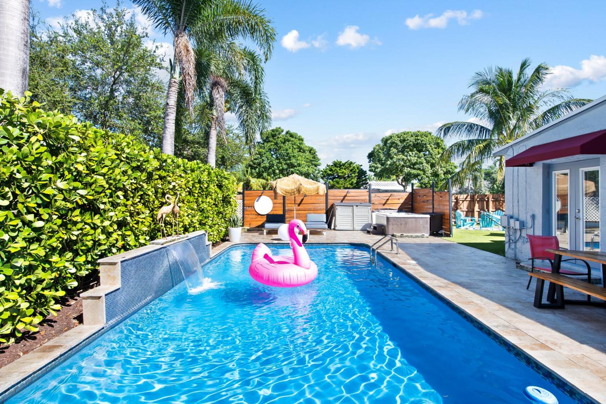 Palms Retreat! Giant Heated Pool-Hottub-Firepit-5Min2Beach-Pets-Ev Chgr فورت لودرديل المظهر الخارجي الصورة